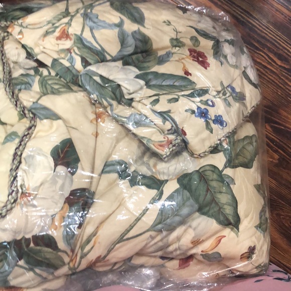 7piece Queen Comforter Set - Picture 6 of 8